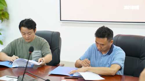 学金沙下载送彩金领导与企业负责人签约现场2-1.jpg