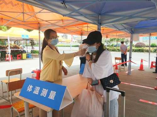 “体温正常，绿码通薪鹕诚略厮筒式瓞可以回家了”.jpg