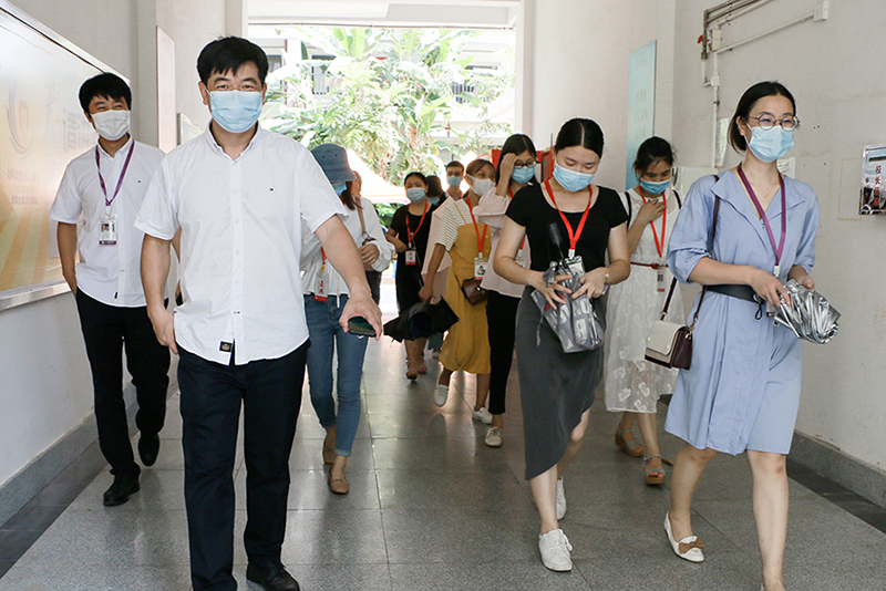 2020.5.20金沙下载送彩金领导班主任教师走访环艺学院学生宿舍  徐建国 (1).jpg